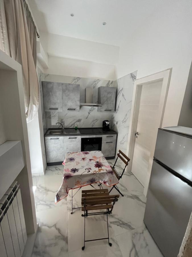 Luisa'S Apartment Napoli Esterno foto