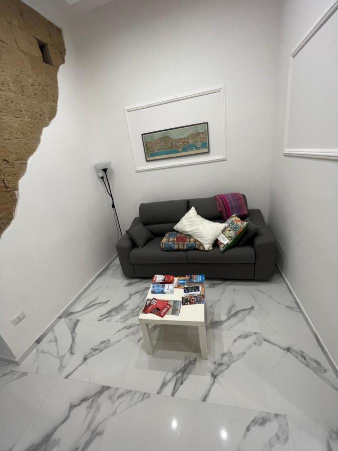 Luisa'S Apartment Napoli Esterno foto